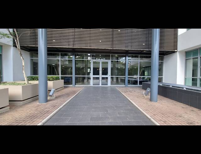 645M² OFFICE TO LET IN MAGALIESSIG